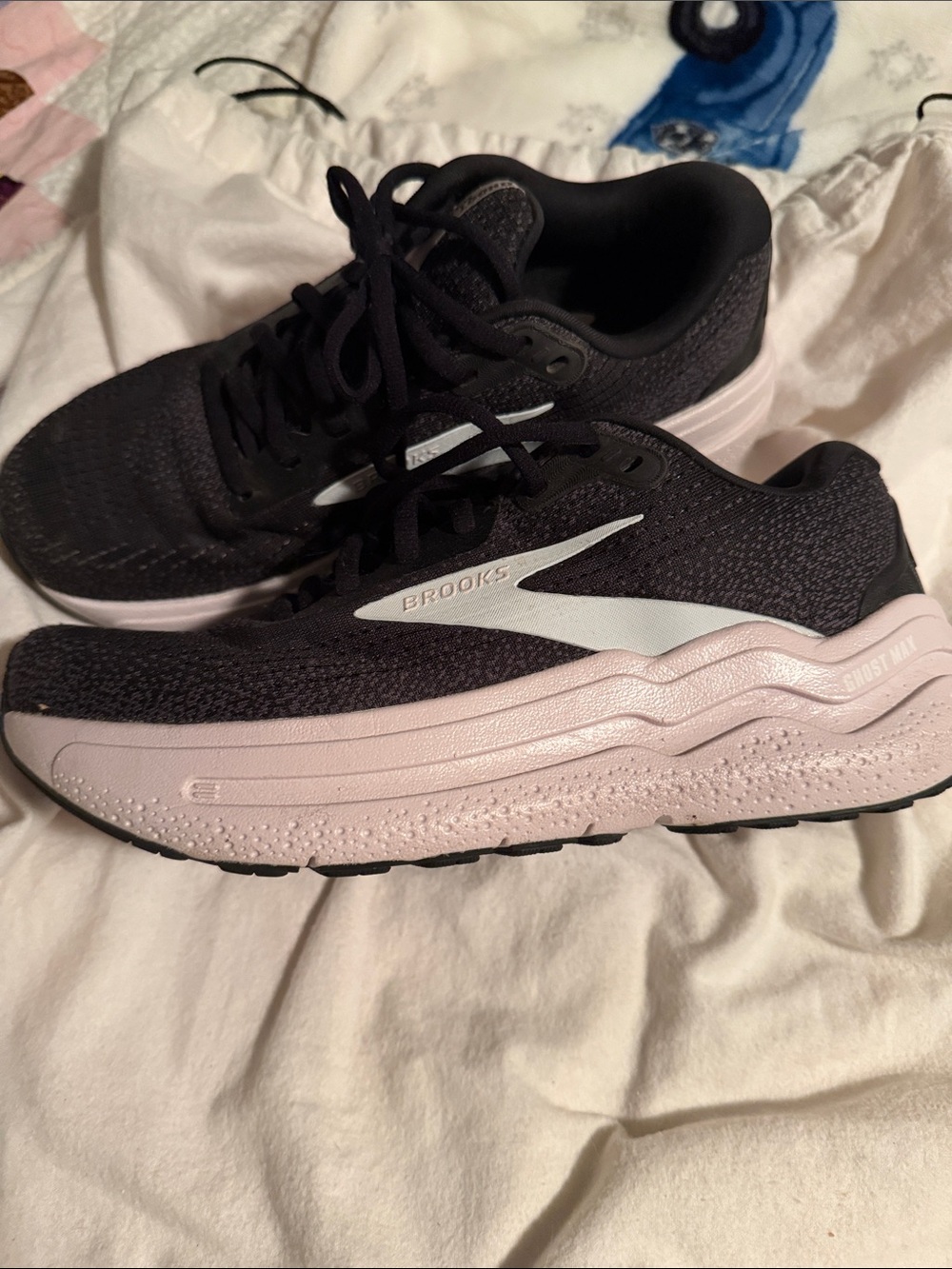 Brooks Women's Black and Light Pink Cushion Running Sneakers